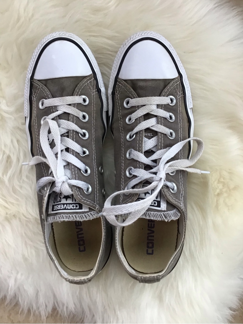 Gray Converse Chuck Taylor Low Tops Woman’s Size 9- Men’s 7 - Picture 3 of 8